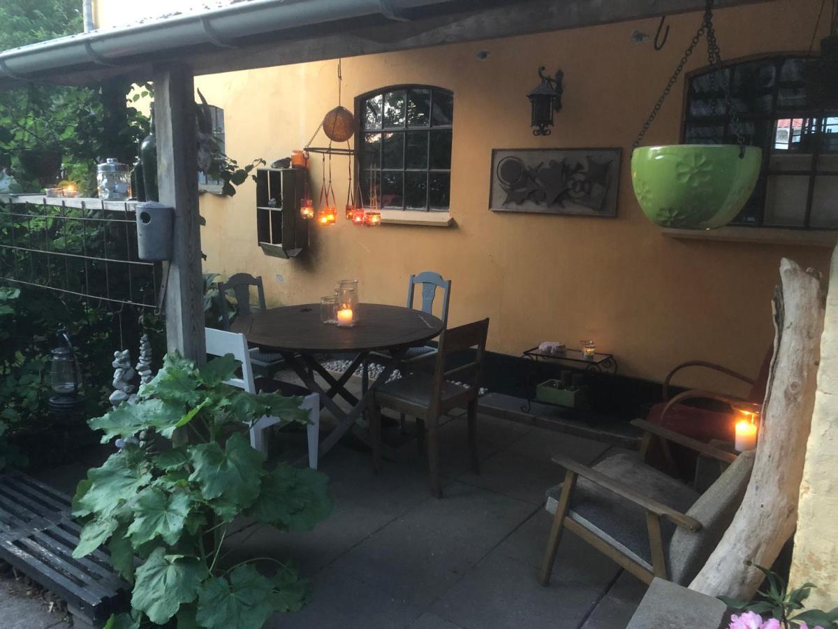 Retro bolig - fyldt med hygge! Ingen luksus Lejlighed Kolind Eksteriør billede