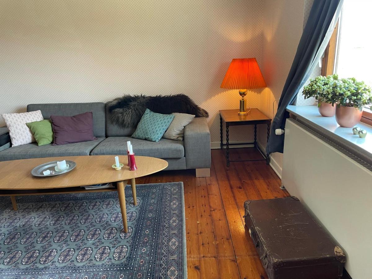Retro bolig - fyldt med hygge! Ingen luksus Lejlighed Kolind Eksteriør billede