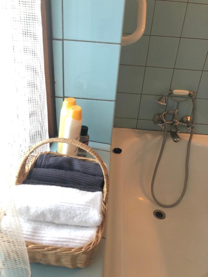 Retro bolig - fyldt med hygge! Ingen luksus Lejlighed Kolind Eksteriør billede