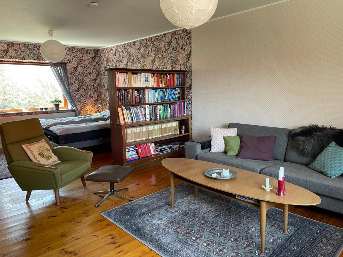 Retro bolig - fyldt med hygge! Ingen luksus Lejlighed Kolind Eksteriør billede