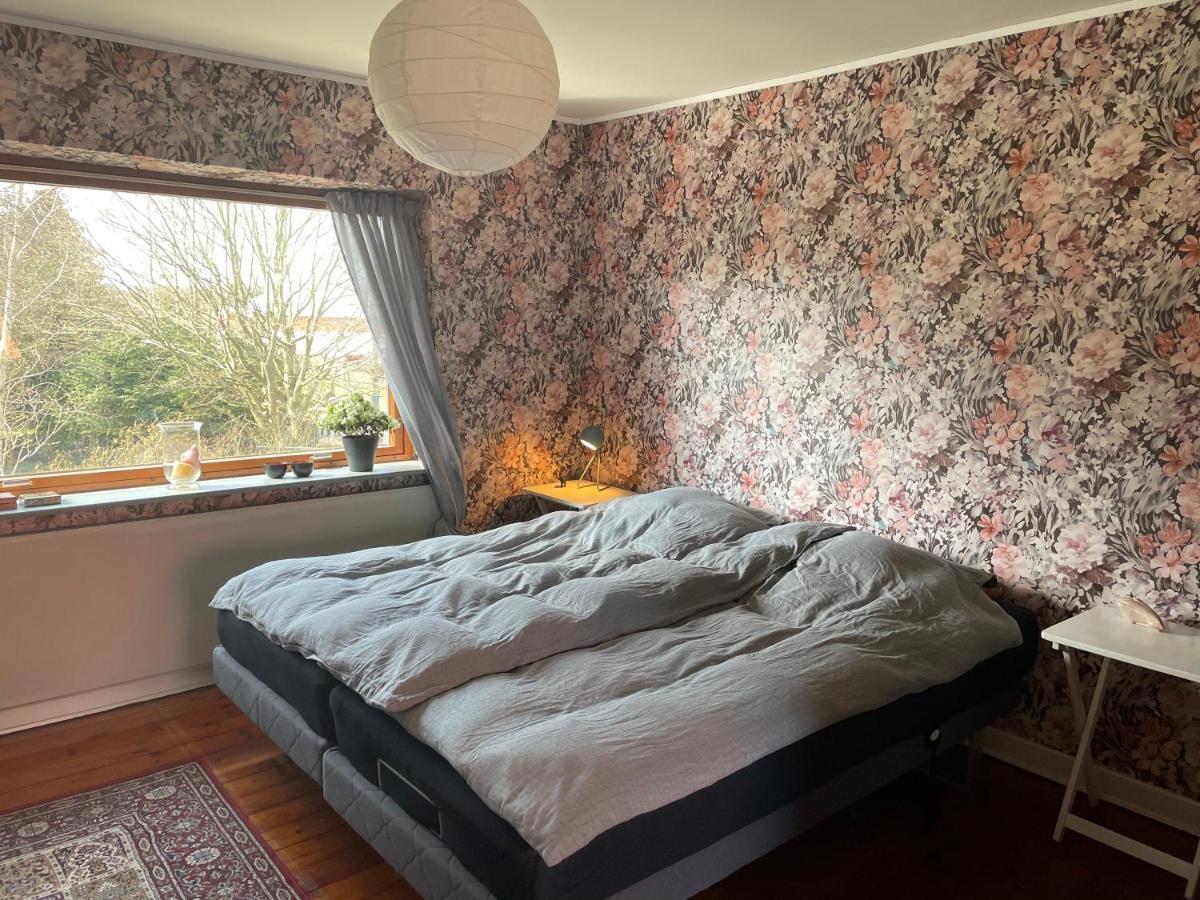 Retro bolig - fyldt med hygge! Ingen luksus Lejlighed Kolind Eksteriør billede