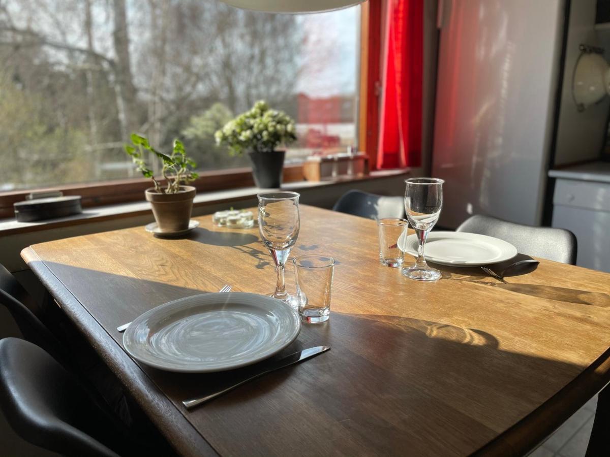 Retro bolig - fyldt med hygge! Ingen luksus Lejlighed Kolind Eksteriør billede