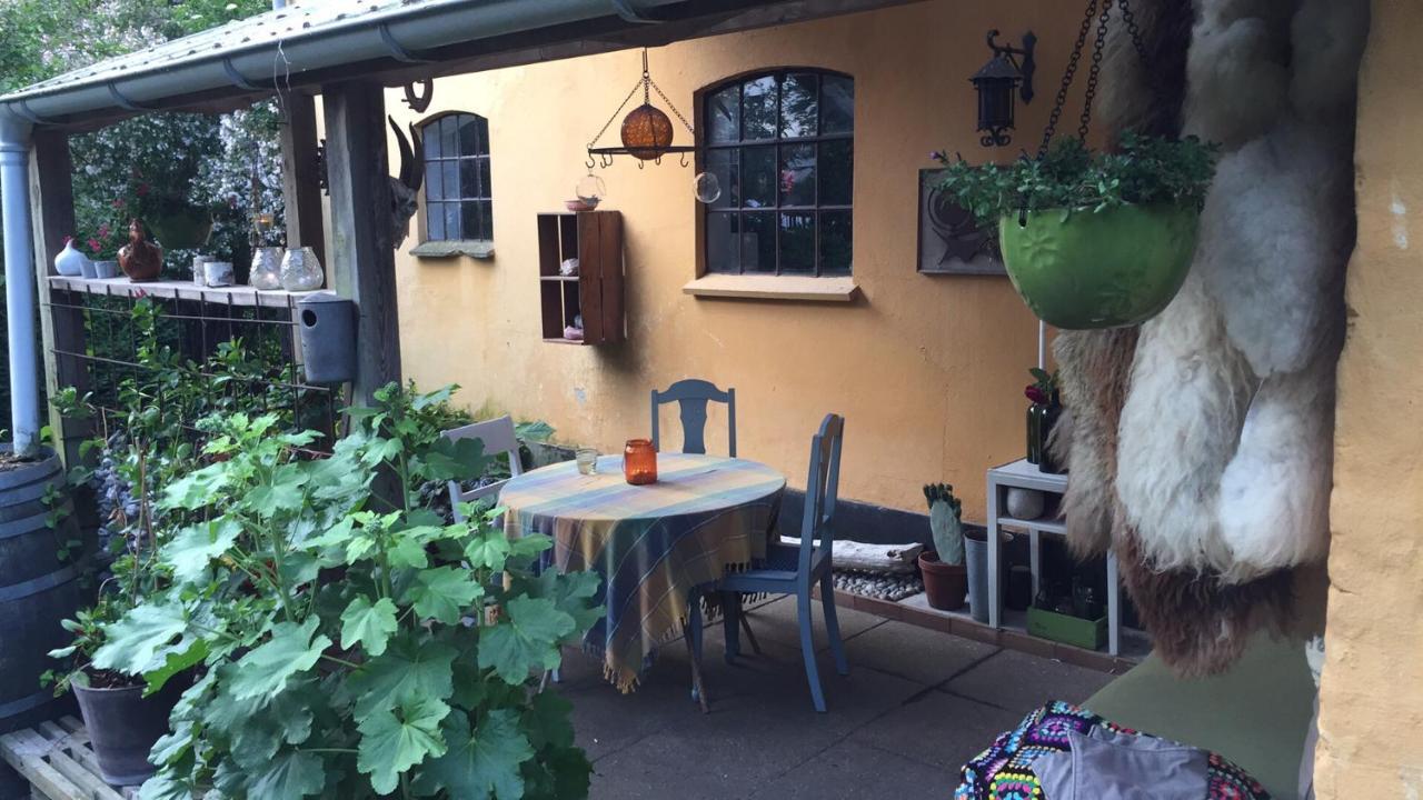 Retro bolig - fyldt med hygge! Ingen luksus Lejlighed Kolind Eksteriør billede