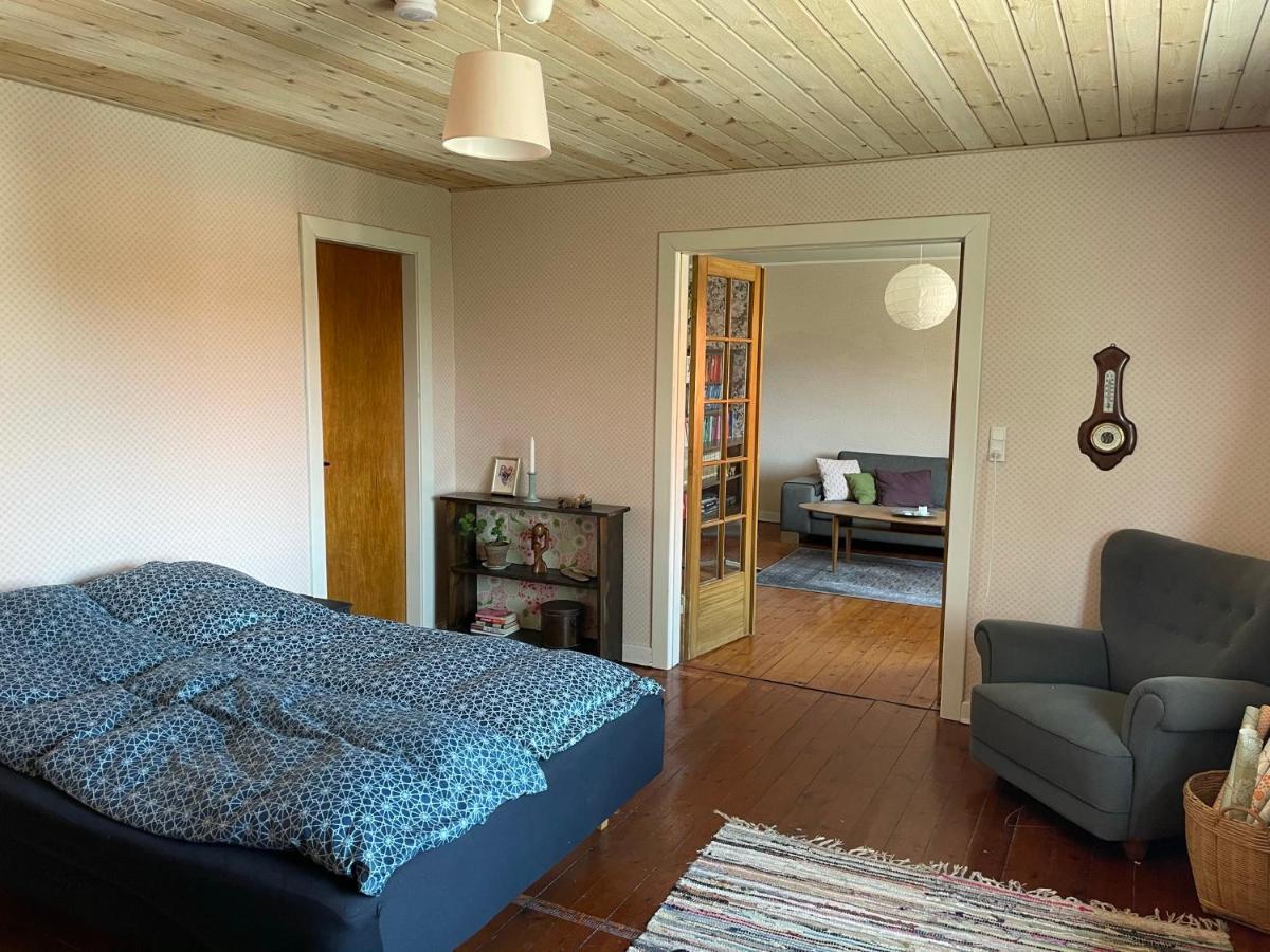 Retro bolig - fyldt med hygge! Ingen luksus Lejlighed Kolind Eksteriør billede
