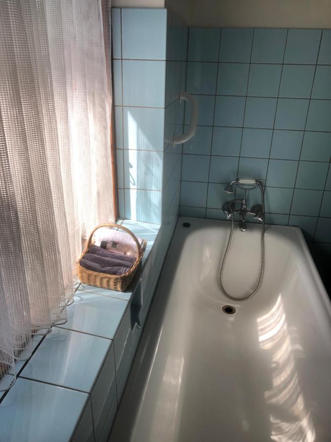 Retro bolig - fyldt med hygge! Ingen luksus Lejlighed Kolind Eksteriør billede